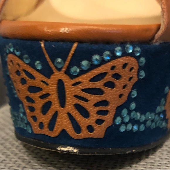 Butterfly Accented 6inch Leather Heels - Picture 3 of 7